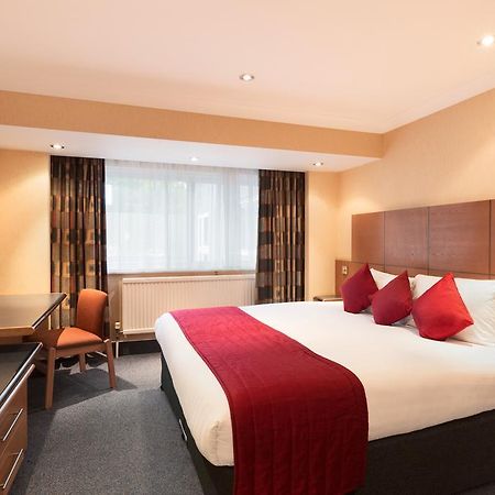 Ramada Hatfield Εξωτερικό φωτογραφία