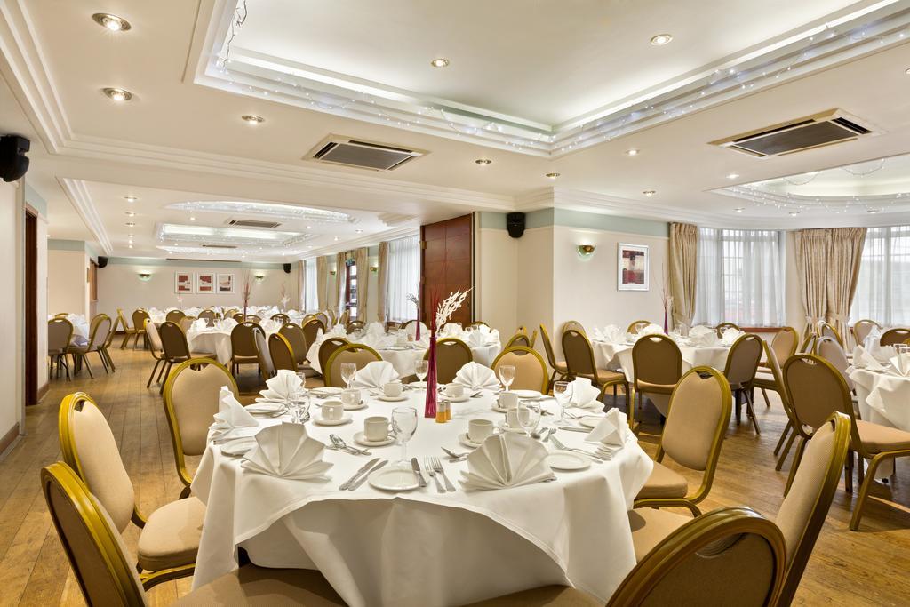 Ramada Hatfield Εξωτερικό φωτογραφία