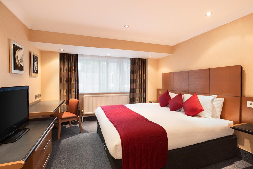 Ramada Hatfield Εξωτερικό φωτογραφία