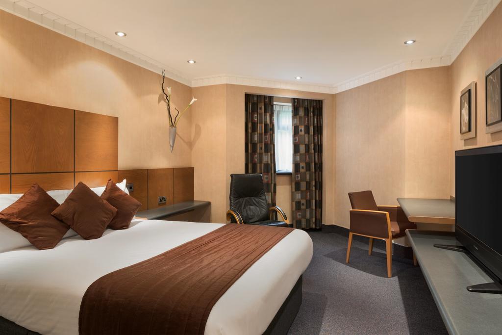 Ramada Hatfield Εξωτερικό φωτογραφία