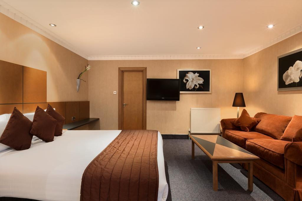 Ramada Hatfield Εξωτερικό φωτογραφία