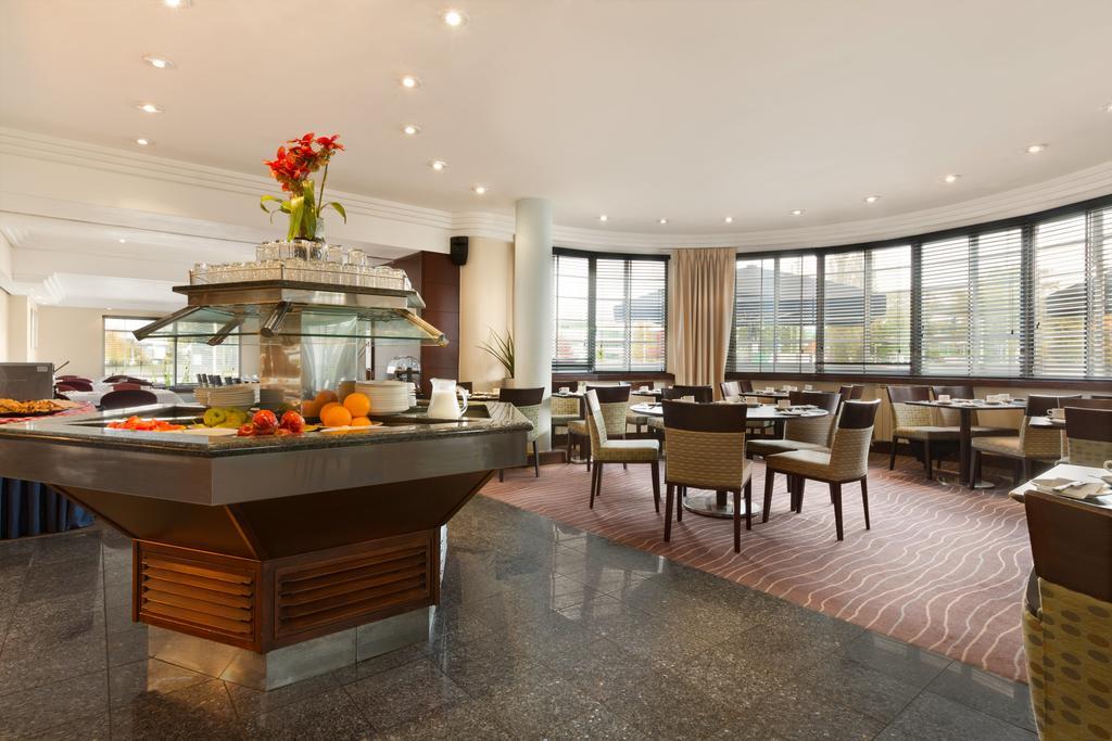 Ramada Hatfield Εξωτερικό φωτογραφία