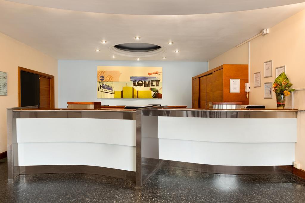 Ramada Hatfield Εξωτερικό φωτογραφία
