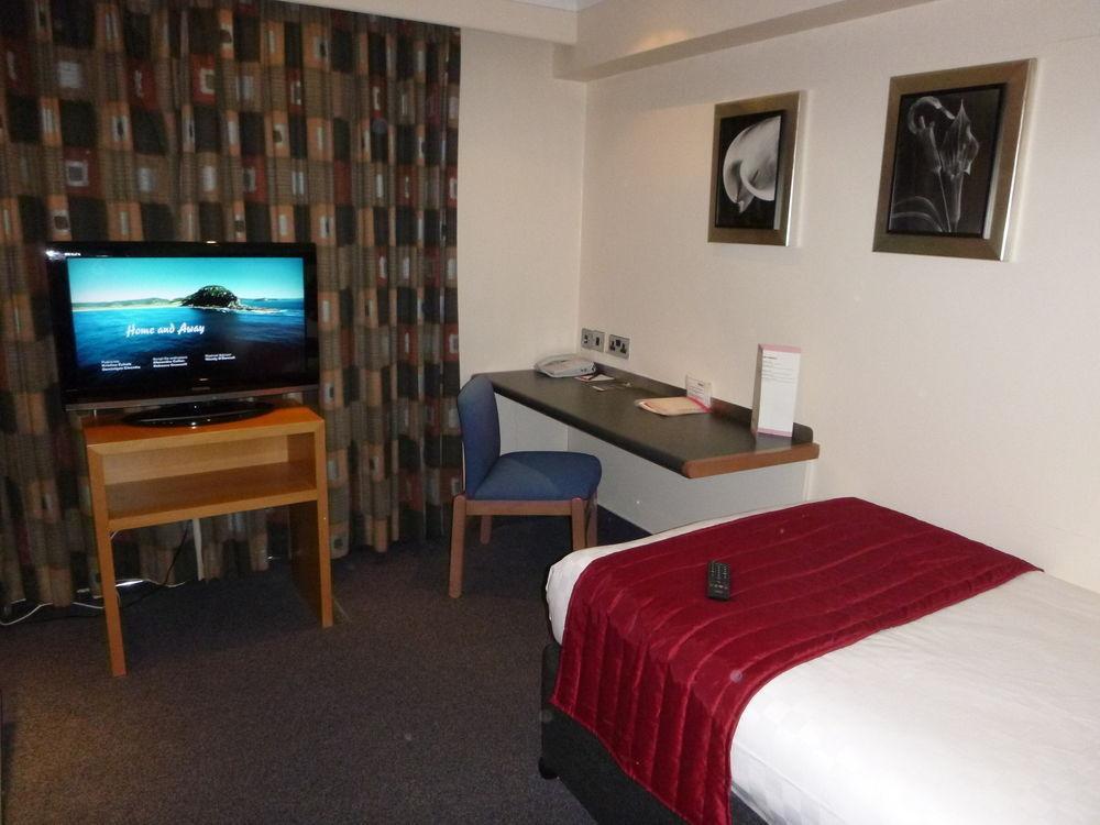 Ramada Hatfield Εξωτερικό φωτογραφία