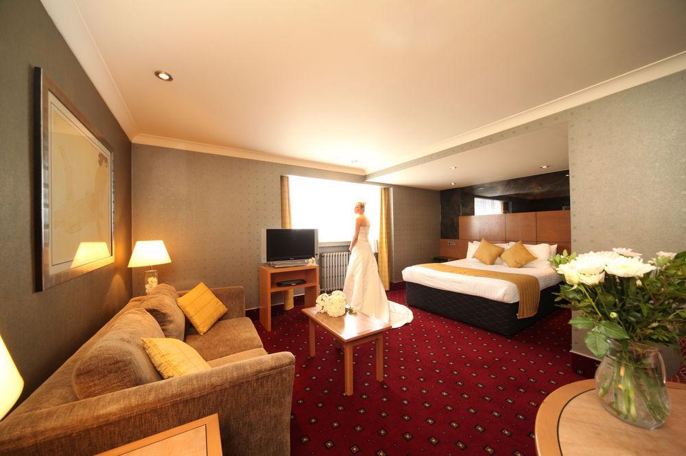 Ramada Hatfield Εξωτερικό φωτογραφία