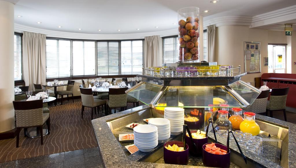 Ramada Hatfield Εξωτερικό φωτογραφία