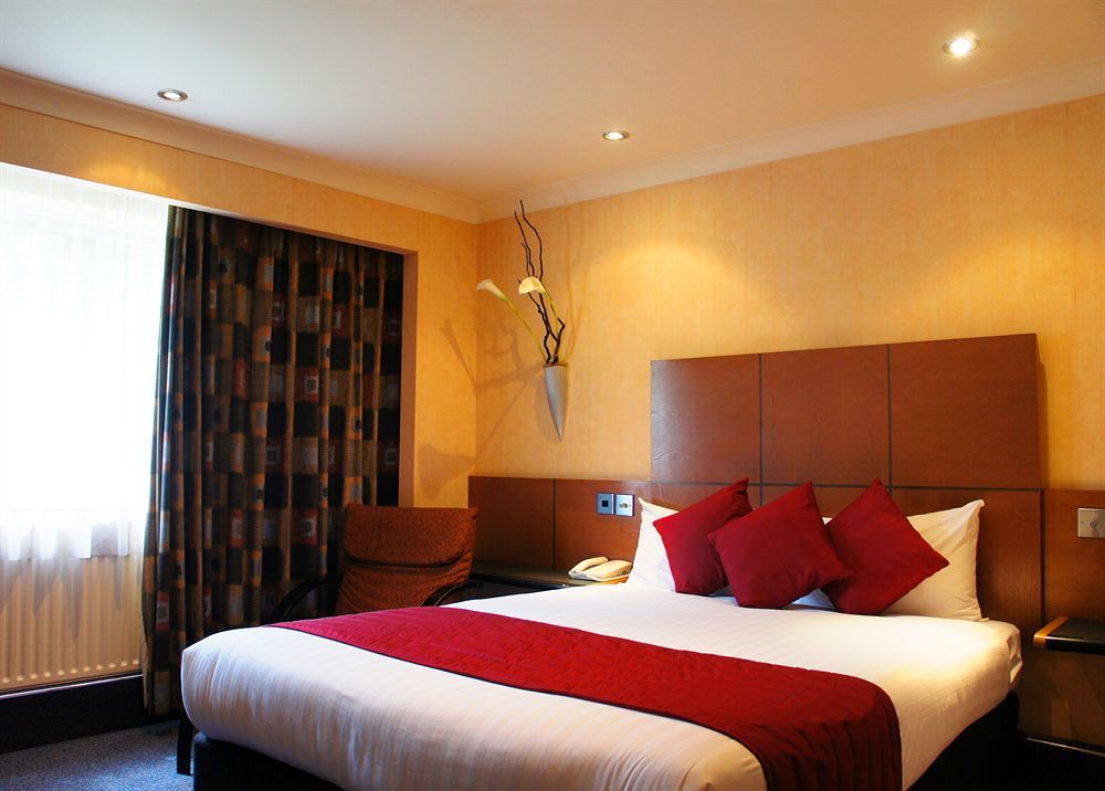 Ramada Hatfield Εξωτερικό φωτογραφία