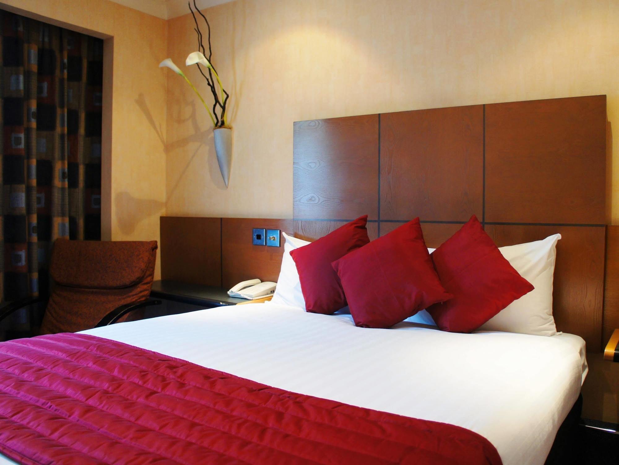 Ramada Hatfield Εξωτερικό φωτογραφία